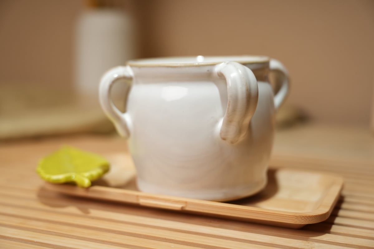 CD717E-IVORY 5.13' WH Ceramic Candle w Four Handles (8.5oz)-Sweet Citrus