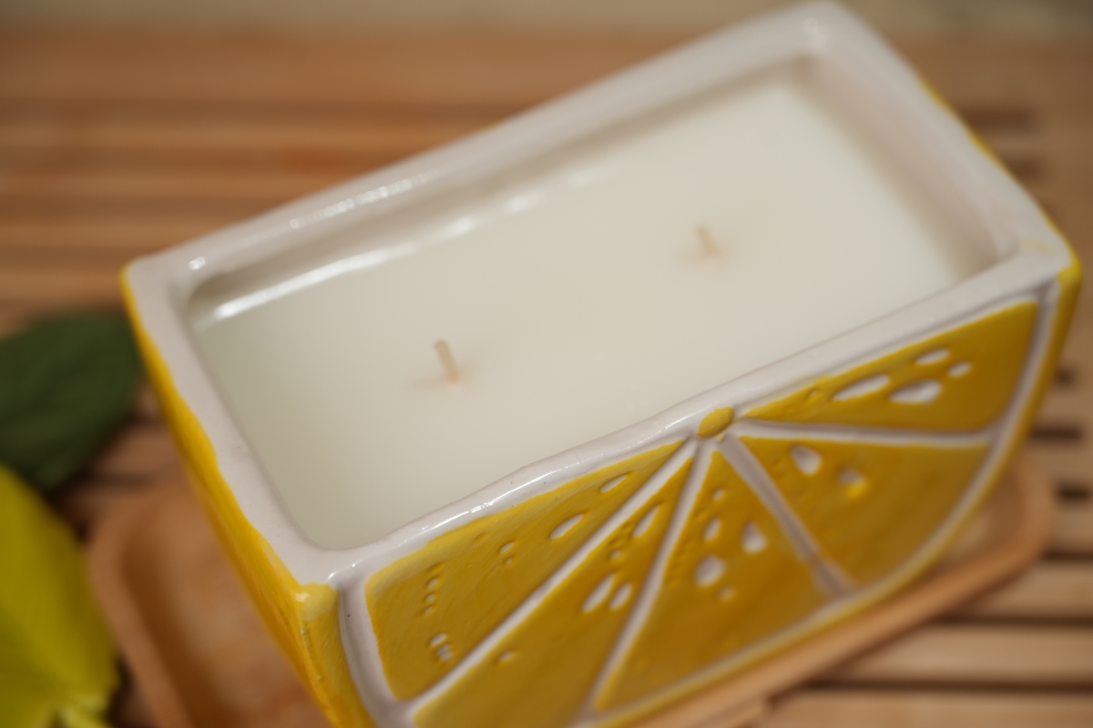 CD722E-YL 5.88' Ceramic slice Lemon Candle (16oz) - Lemon