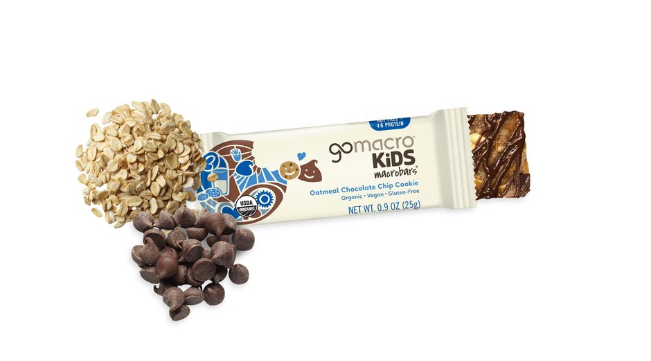 Picture of GoMacro 238713 0.9 oz Organic Oatmeal & Chocolate Chip Cookie Kids Bar