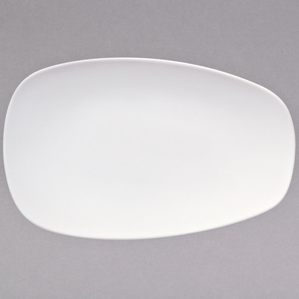 Picture of Oneida L5750000387 15 x 9.25 in. Stage Warm White Porcelain Coupe Platter