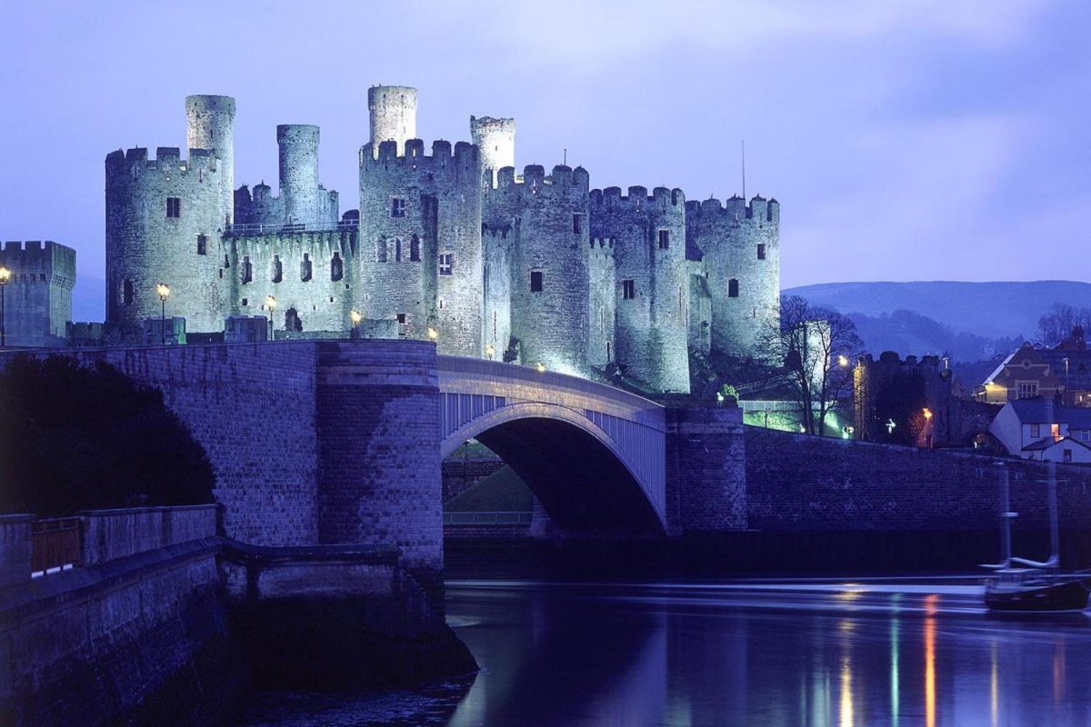 Northlight LED Lighted Conwy Castle in Wales Scene Canvas Wall Art 15.75" x 23.5"