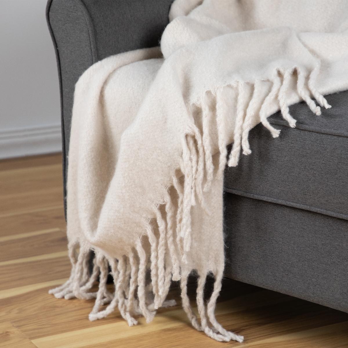 Picture of Northlight 35702148 50 x 60 in. Cream Brushed Woven Throw Blanket with Fringe