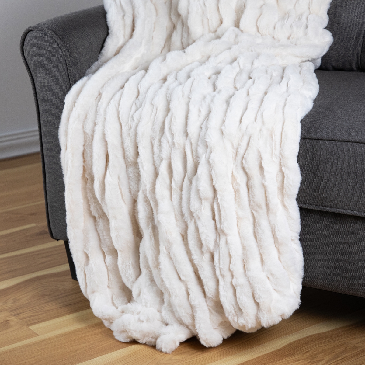 Picture of Northlight 35702149 50 x 60 in. Plush White Fluffy Thick Throw Blanket