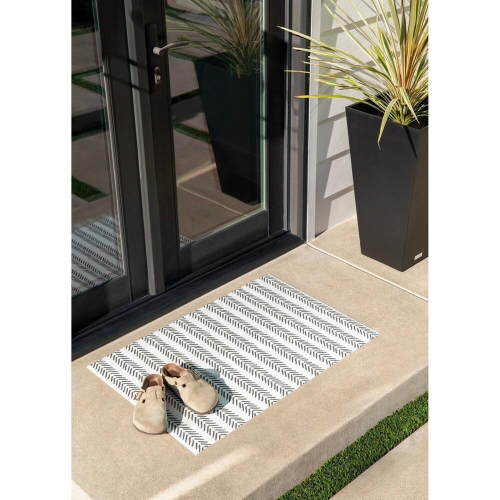 36242240 Rectangular Chevron Outside Accent Rug - 24 x 36 in. - Beige & Green
