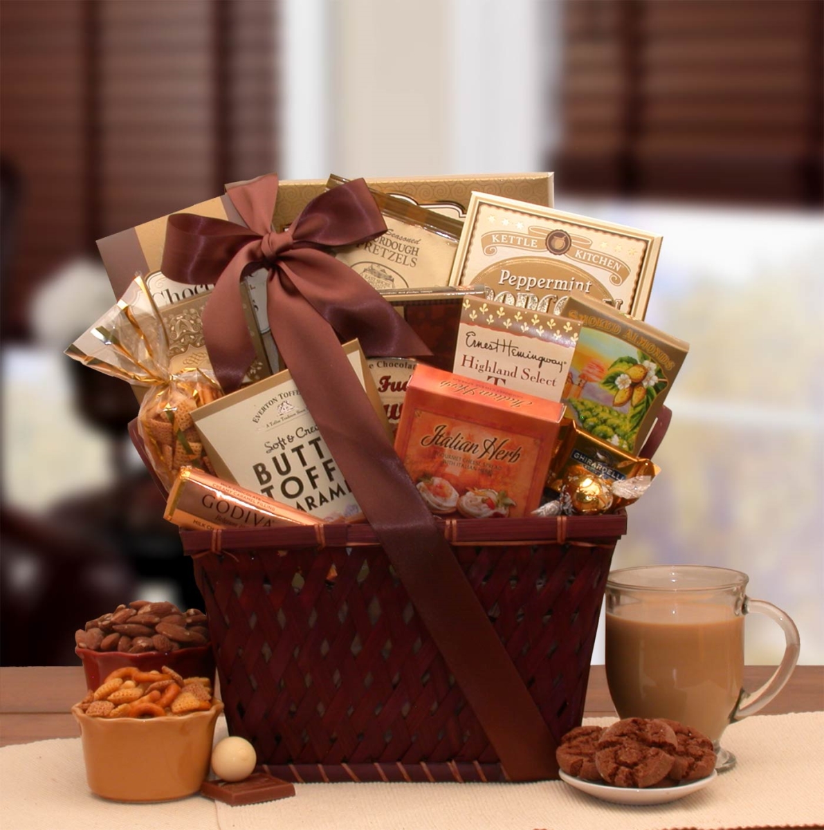 Picture of Gift Basket Drop 810932 Classic Favorites Gift Basket