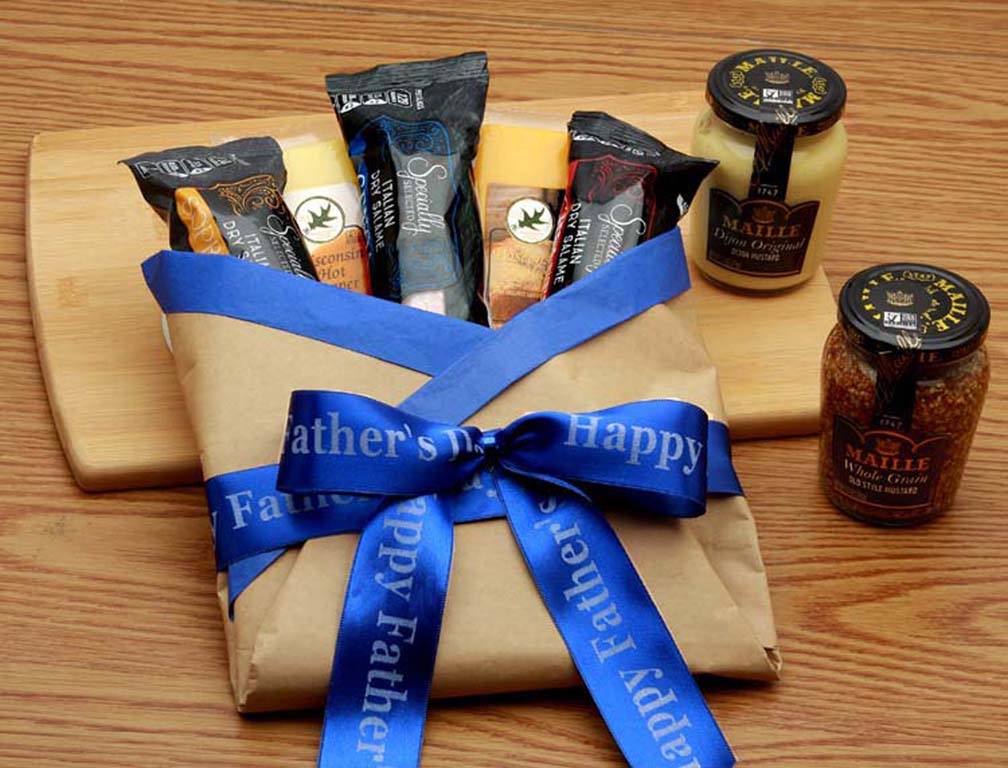 Picture of GBDS 852412 Father&apos;s Day Salami Bouquet Gift - 852412