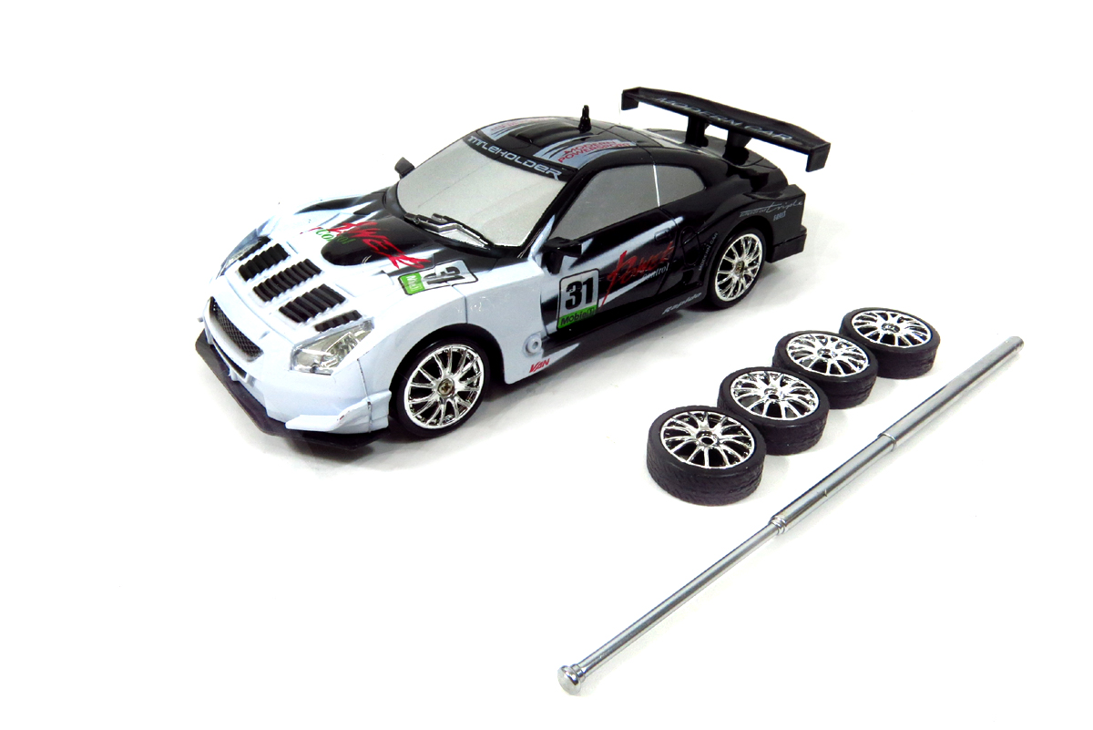 1 - 24 Scale Drift Remote Control Race Car, White