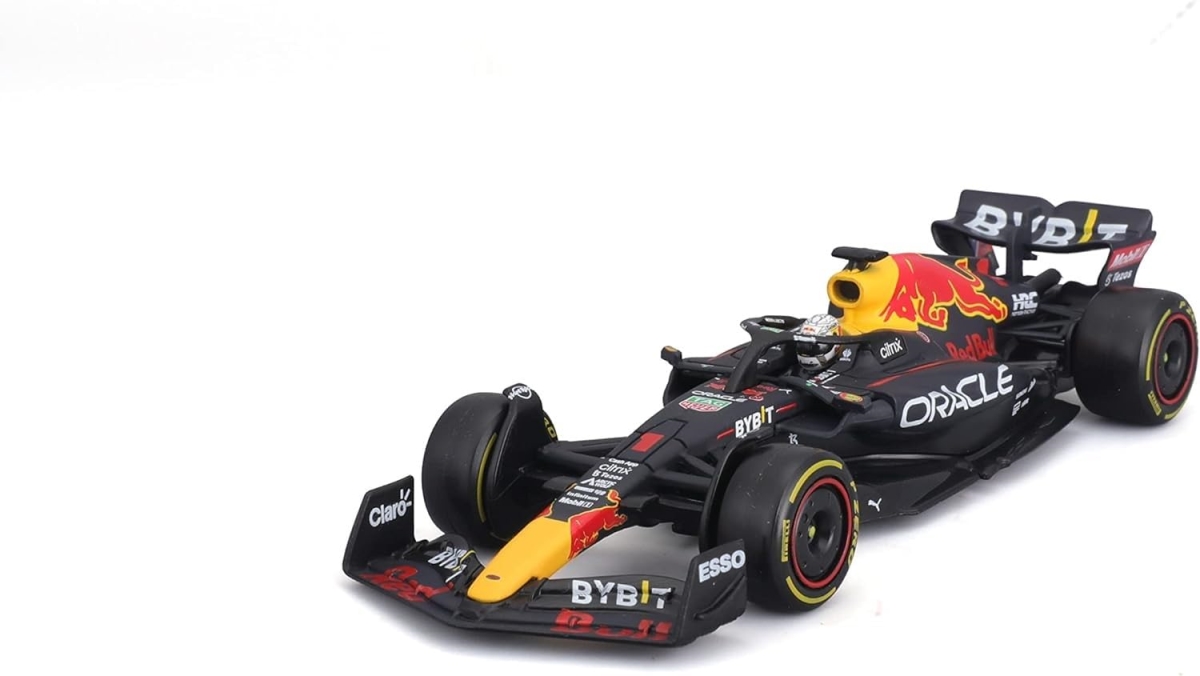 XS68842 1-43 Scale Race Oracle Red Bull Racing RB18 - 2022 Car with Driver- Verstappen No.1