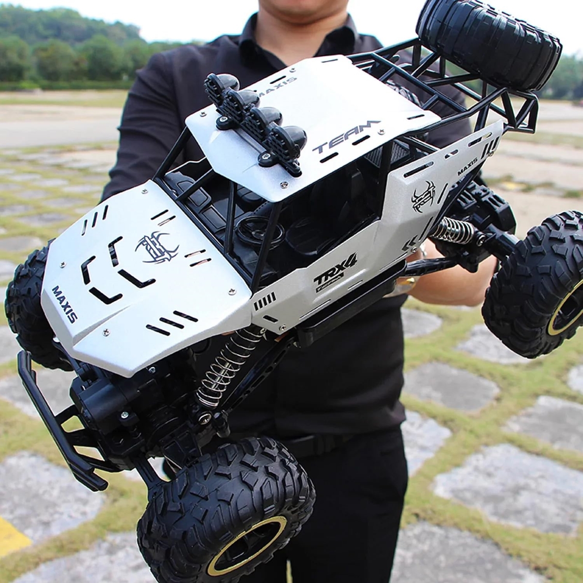 NT84186 Remote Control Car 1-12 Scale Off Road Truck with Metal Shell & LED Headlights