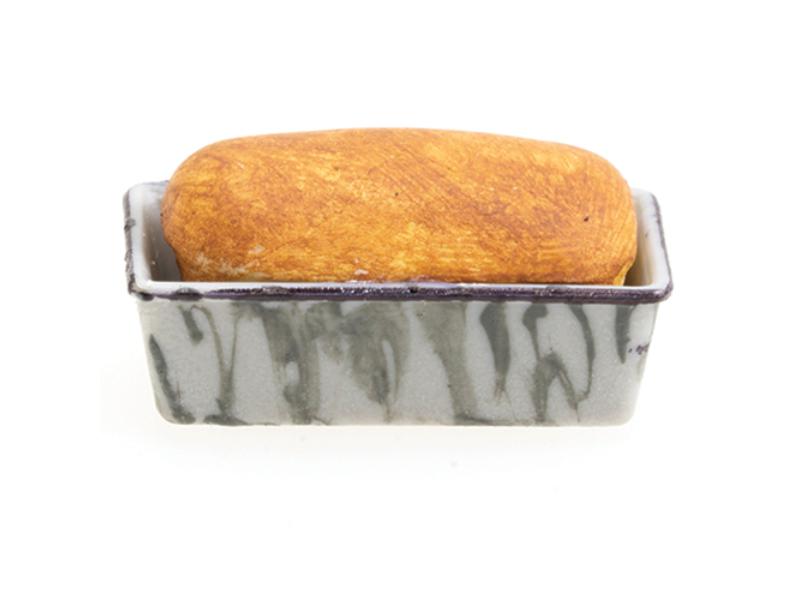 CAR0843 Bread Loaf in Gray Graniteware Pan for Dollhouse Miniature