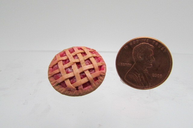 CAR0878 Whole Cherry Pie for Dollhouse Miniature