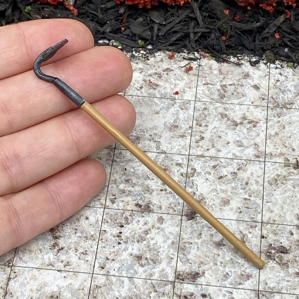 ISL0192 Garden Hoe for Dollhouse Miniature