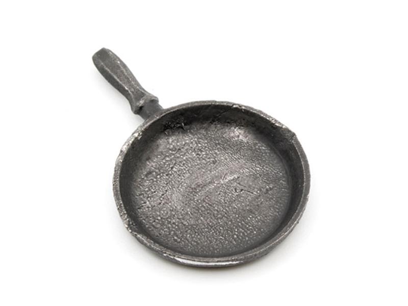 ISL0322 Frying Pan with Hex Handle for Dollhouse Miniature, Black