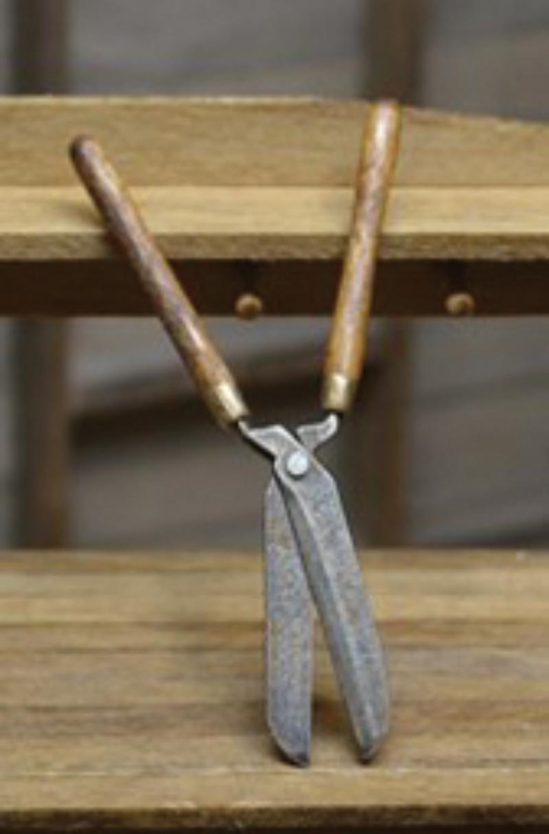 STT517 Hedge Clipper for Dollhouse Miniature