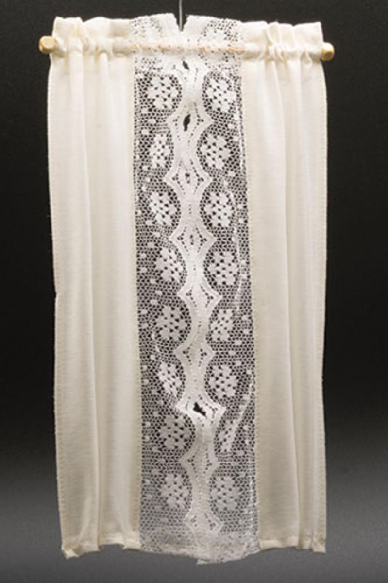 BB52309 Curtains for Dollhouse Miniature, Champagne & White Lace