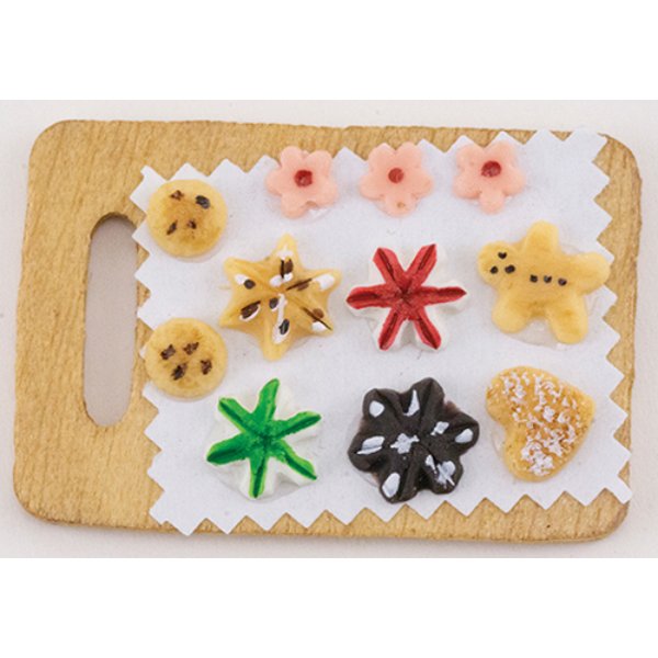 IM65668 Cookies on Cutting Board for Dollhouse Miniature