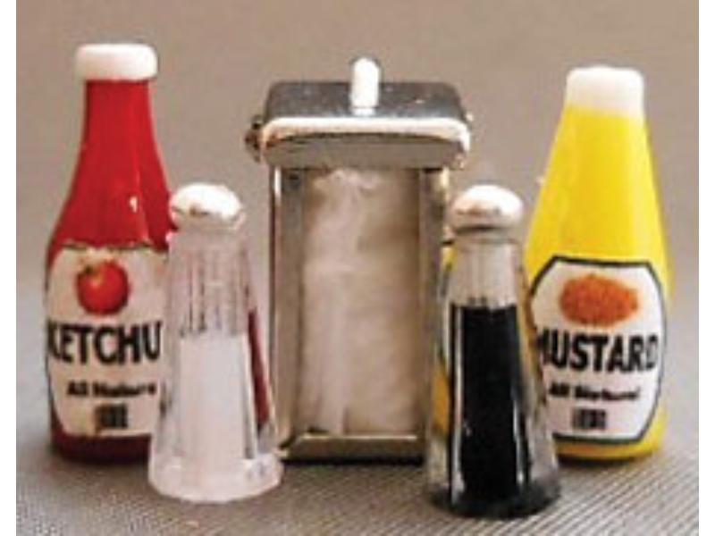 HR56044 No.2 Restaurant Table Setting for Dollhouse Miniatures