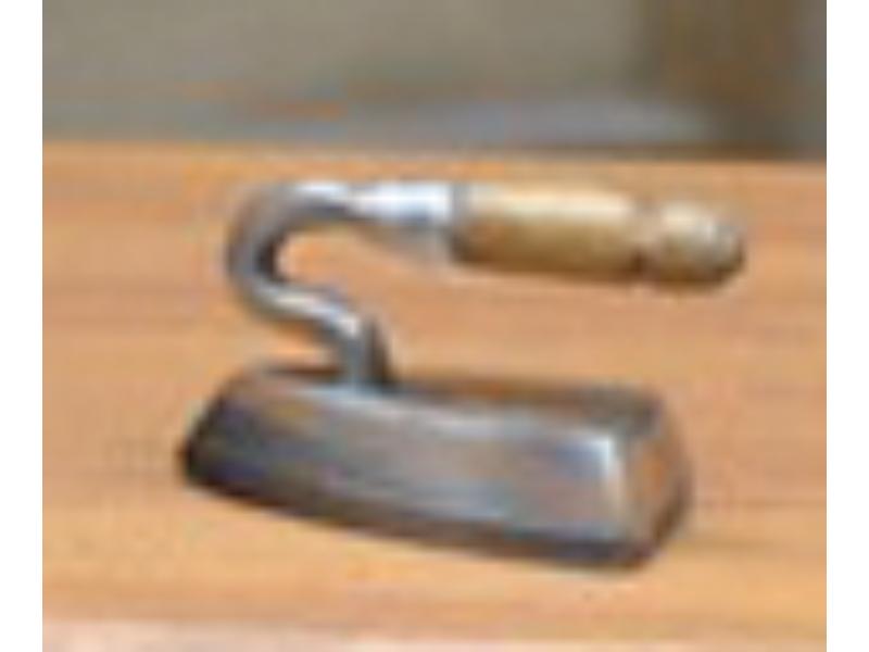 STT640-1 Antique Iron for Dollhouse Miniatures