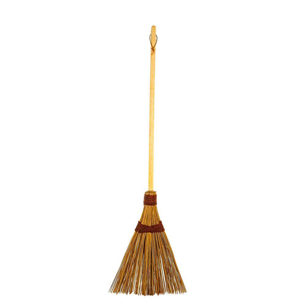 5628 Ultimate Garden Broom