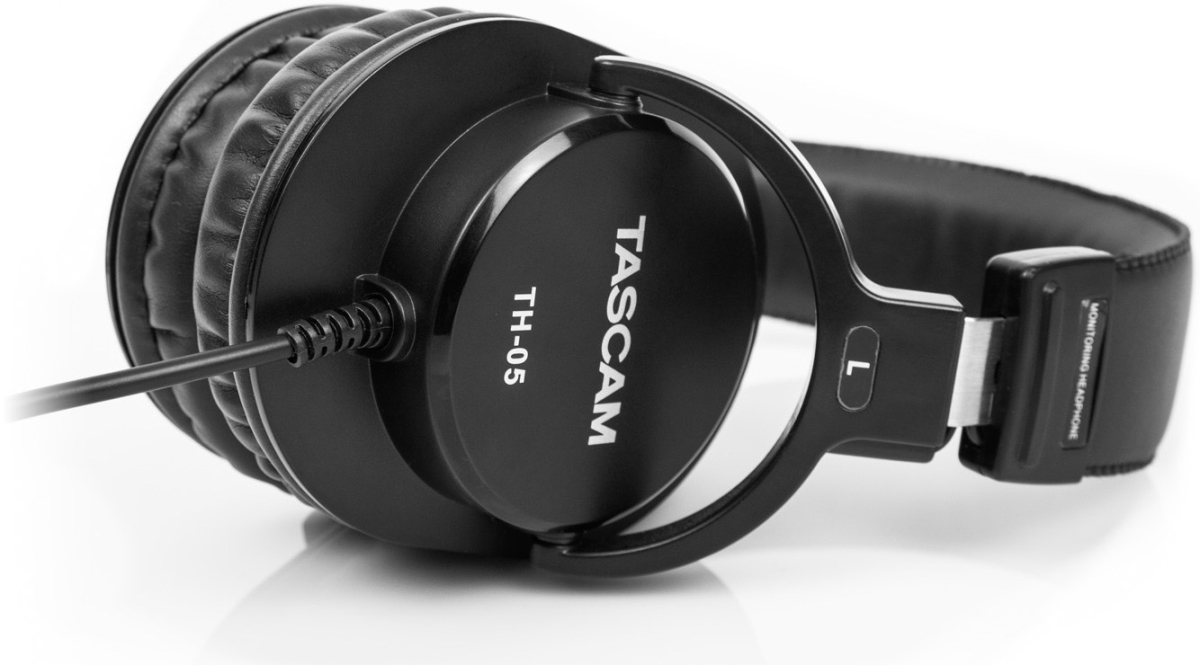 334312 Closed-Back Circumaural Monitoring Headphone -  TASCAM, TH-05