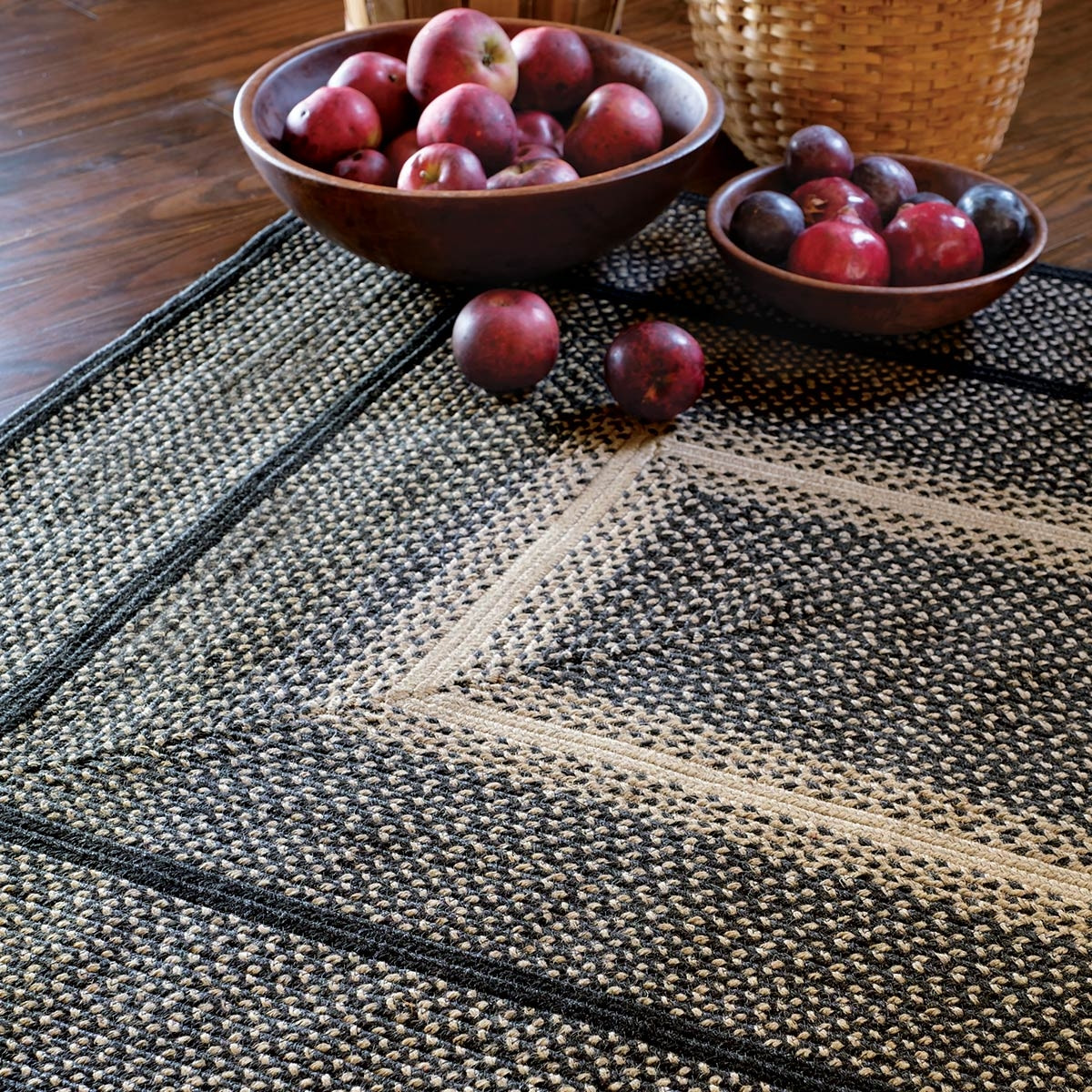 Picture of Homespice Decor 595720 13 x 19 in. Manchester Rectangular Placemat - Black  Beige &amp; Ivory - set of 4