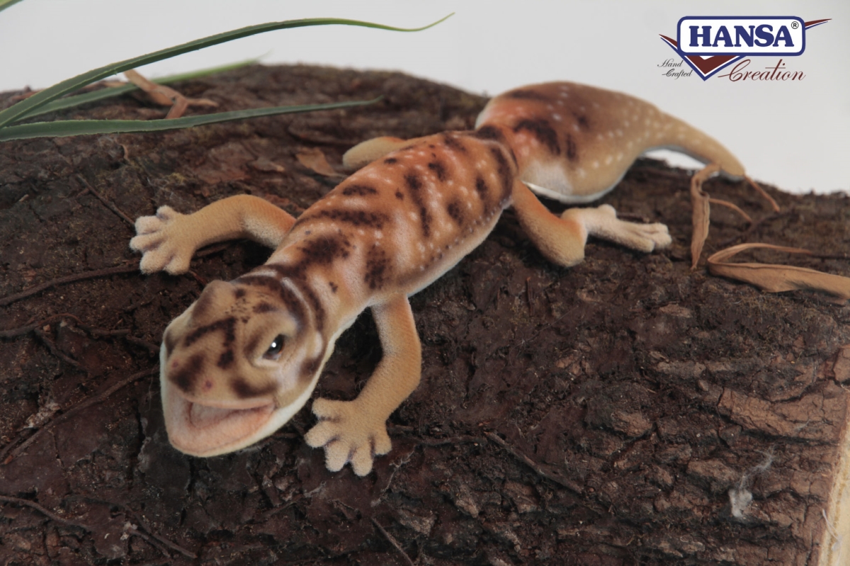 Picture of Hansa 6928 10 in. Pibora Brown Gecko