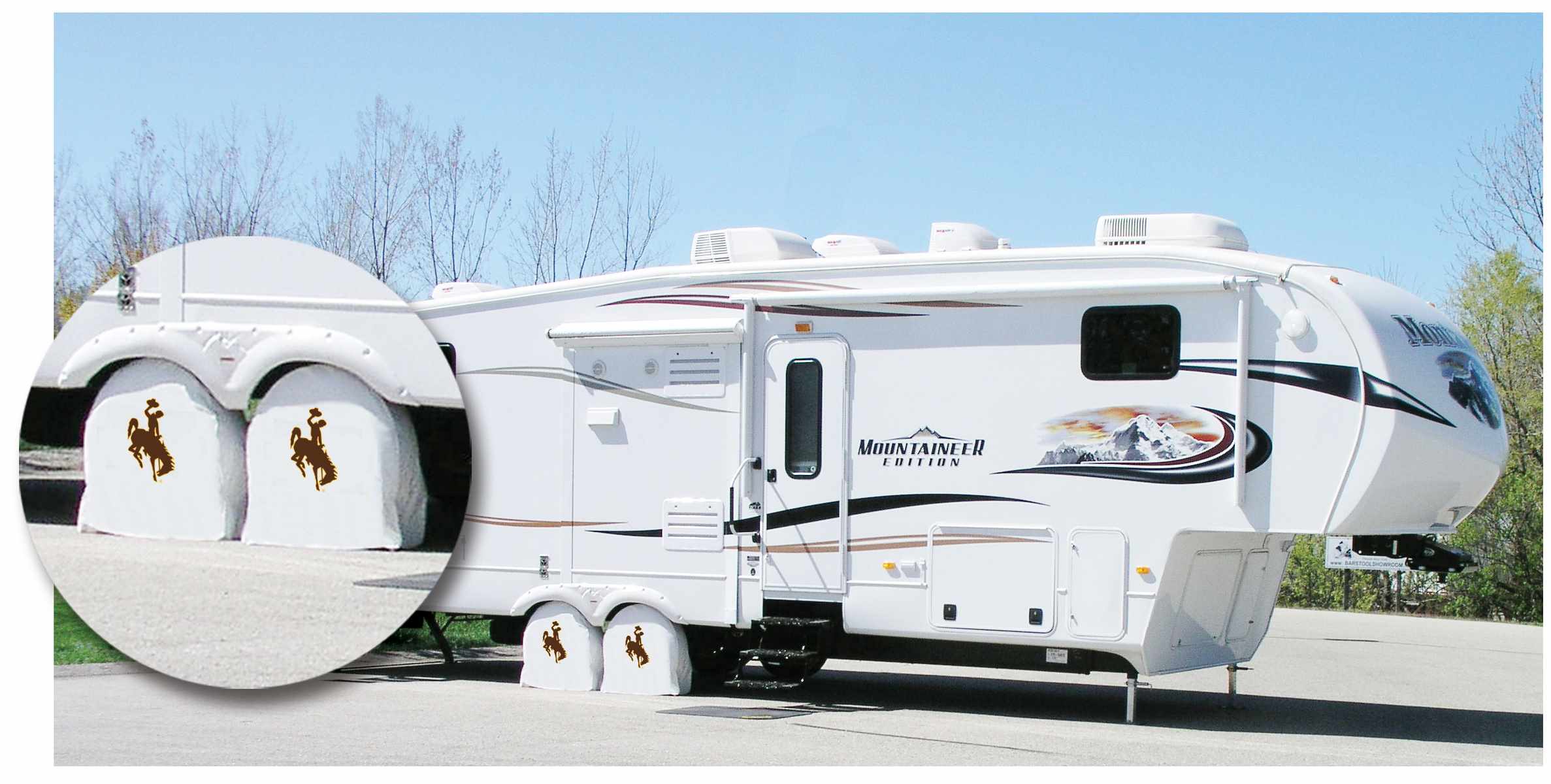 TSH2WymngWT 35 x 12.5 Wyoming University Tire Shade