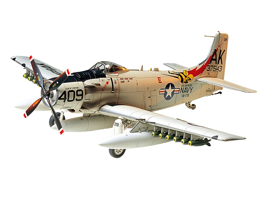 TAM61058 Douglas Skyraider AD-6 A-1H Model Kit