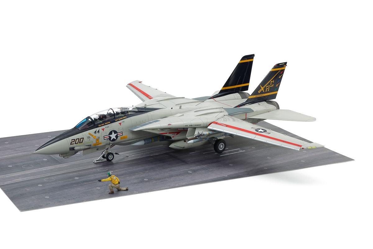 TAM61122 1-48 Scale Grumman F-14A Tomcat Late Model Carrier Launch Model Kit
