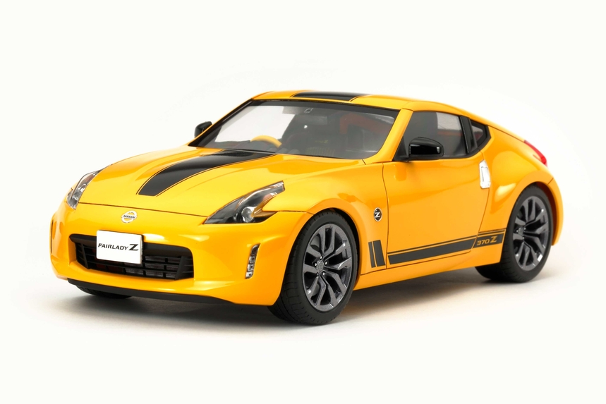 TAM24348 Nissan 370Z Heritage Edition Model Car Assembly Kit