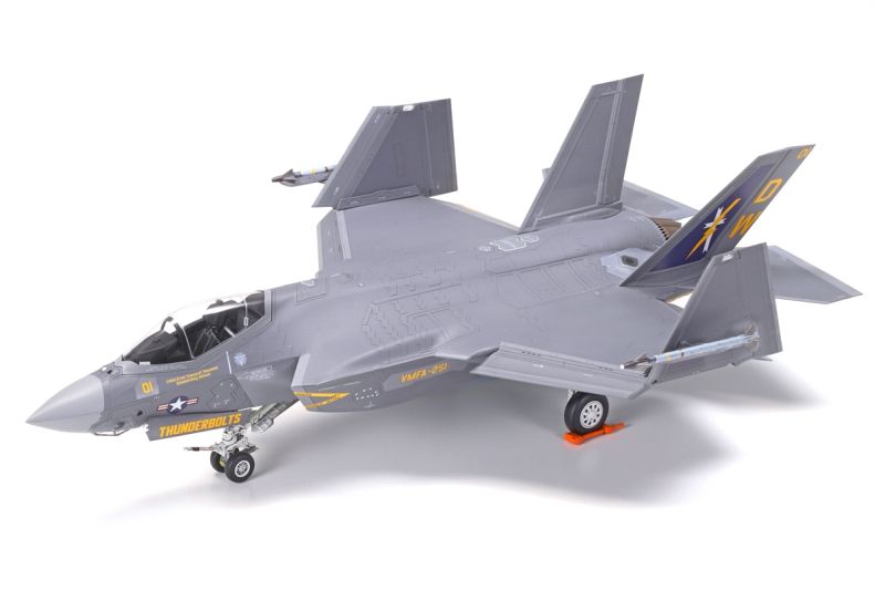TAM60794 1-72 Scale Lockheed Martin F-35C Lightning II Aero Plane Plastic Model Kit