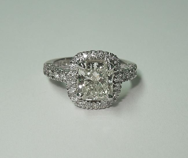 Picture of Harry Chad Enterprises 8475 4.01 CT 14K Sparkling Cushion Diamond Solitaire with Accents Ring - White Gold