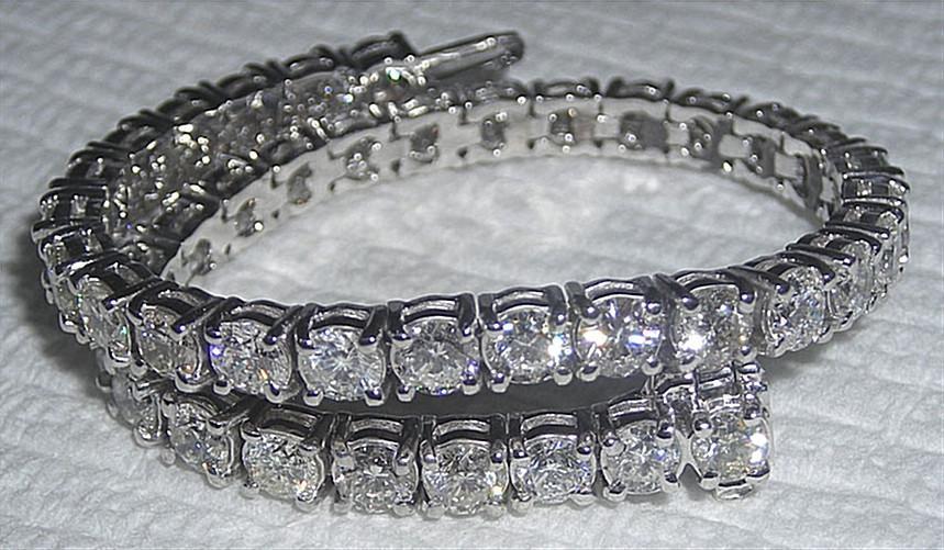 Picture of Harry Chad Enterprises 12012 14 CT Diamond Sparkling VS 14K Solid White Gold Tennis Bracelet