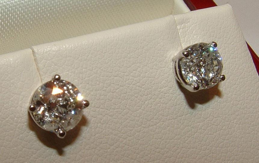 1.20 CT F VVS1 Round Diamonds Platinum Stud Earring