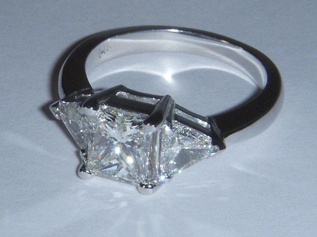 Picture of Harry Chad Enterprises 49699 2.75 Carat Sparkling Princess Trilliant Diamonds Ring
