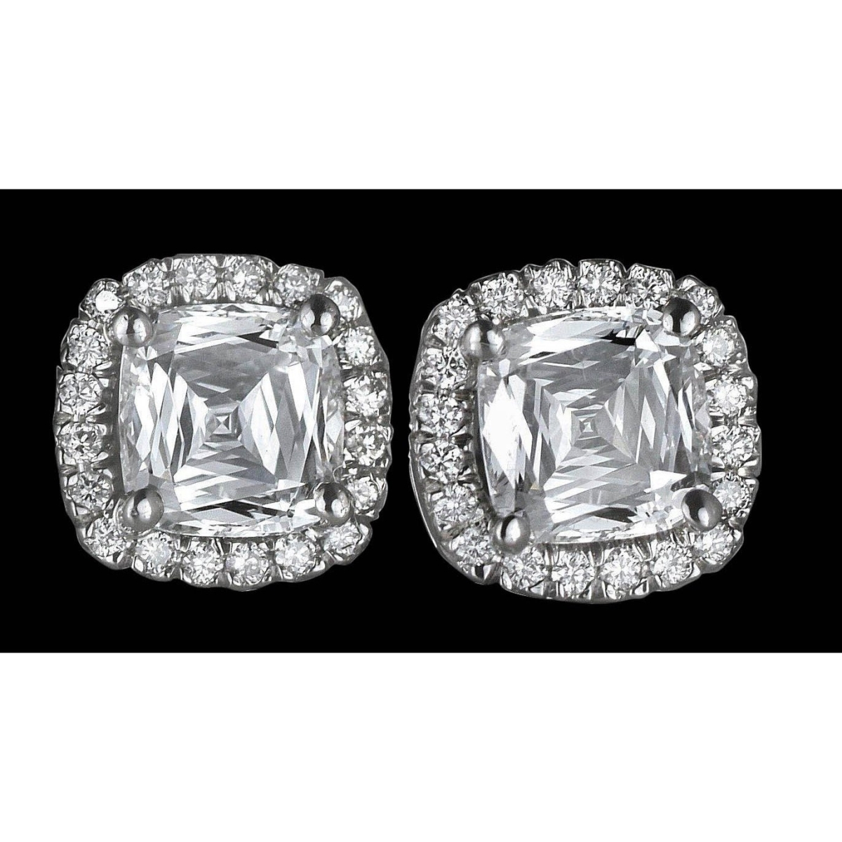 51114 224 CT Halo Diamond Natural Diamond Stud Earring