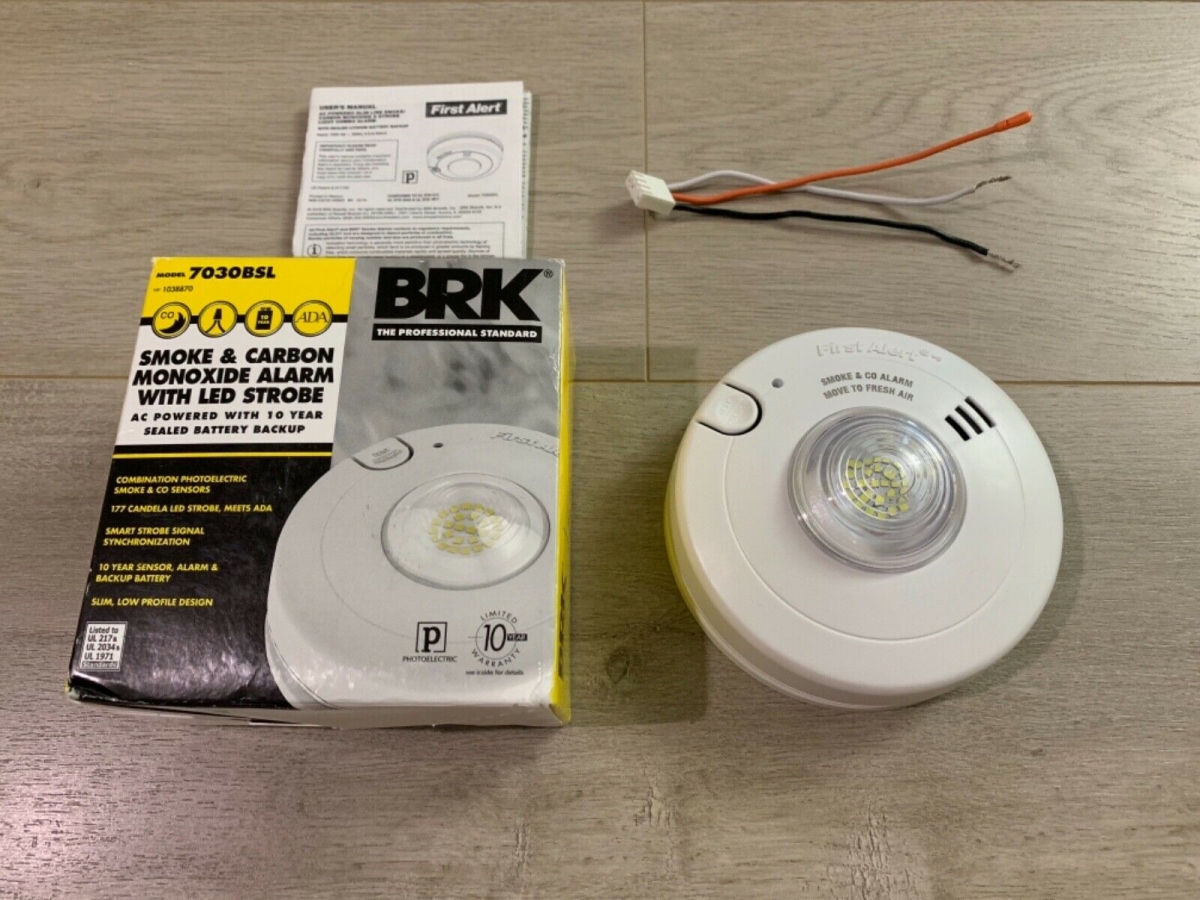 Picture of BRK Electronics HC-7030BSL Combination Photoelectric T3 Smoke Alarm Carbon Monoxide T4 Alarm & LED Strobe