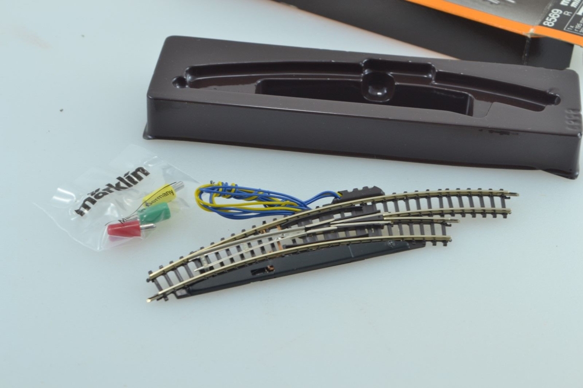 MRK8569 To Curved R Remote 30 Degree