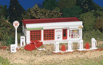 BAC45174 Ho Scale Gas Station