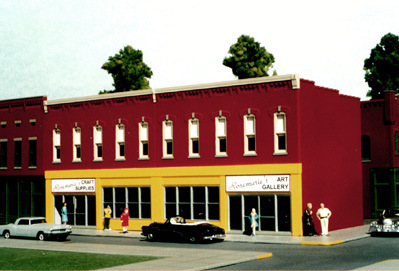 HO 20 ft. Store Front 9-Flush
