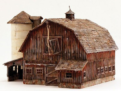 WOO5865 Old Weathered Barn - O-Scale