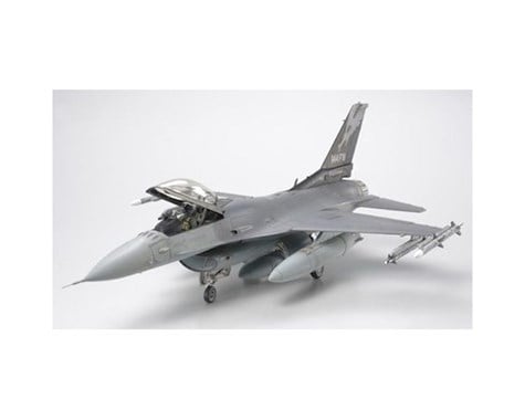 TAM61101 1-48 Lockheed F16C 25 by 32 Falcon Ang Model Kit