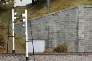 N Scale Cut Stone Wing Wall - Pack of 2