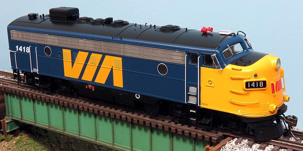 RAP222547 HO Scale Via GMDD FP7 LokSound & DCC True North Rail - No.1418