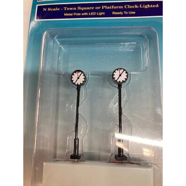 RIH013201 N Scale Town Square Lighted Clock