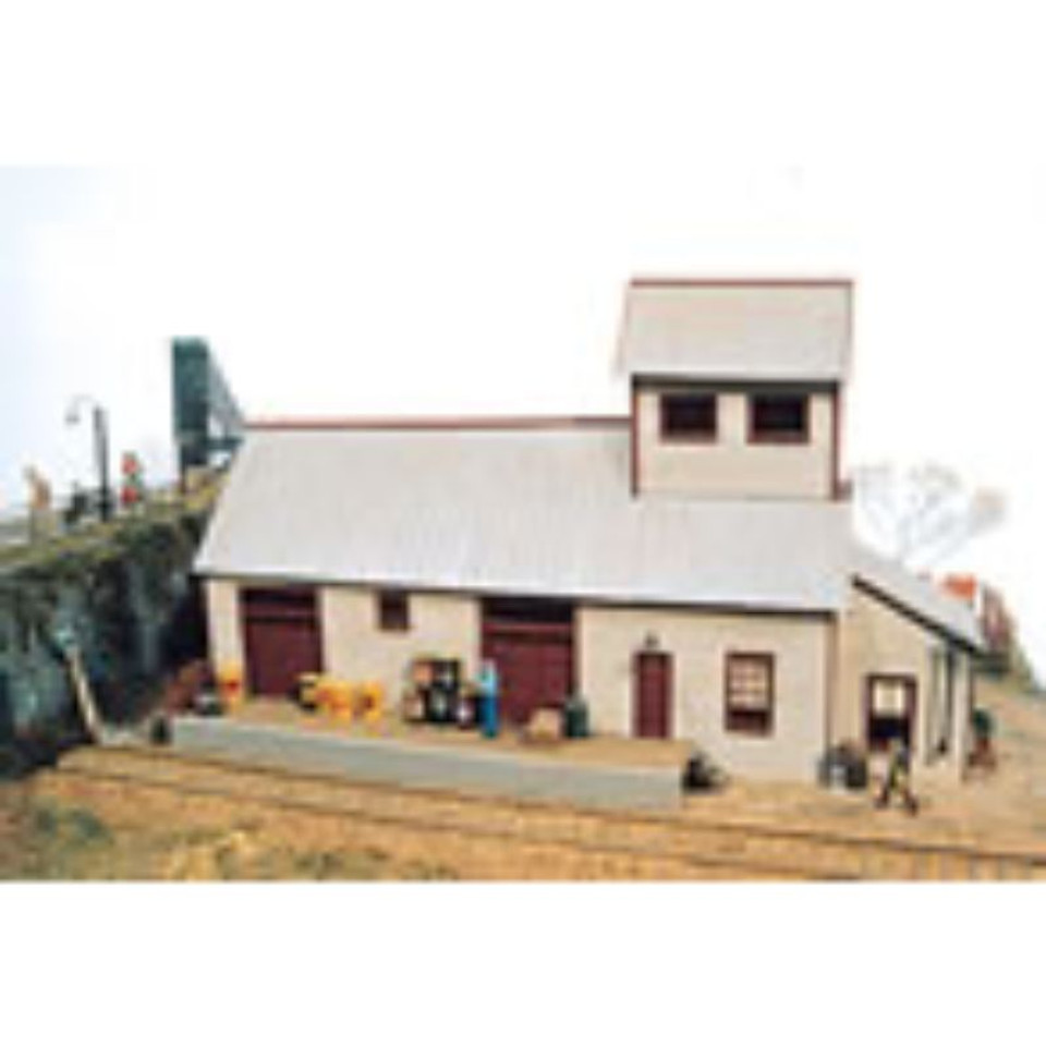 JLI121 Hubermill Warehouse HO Scale Kit