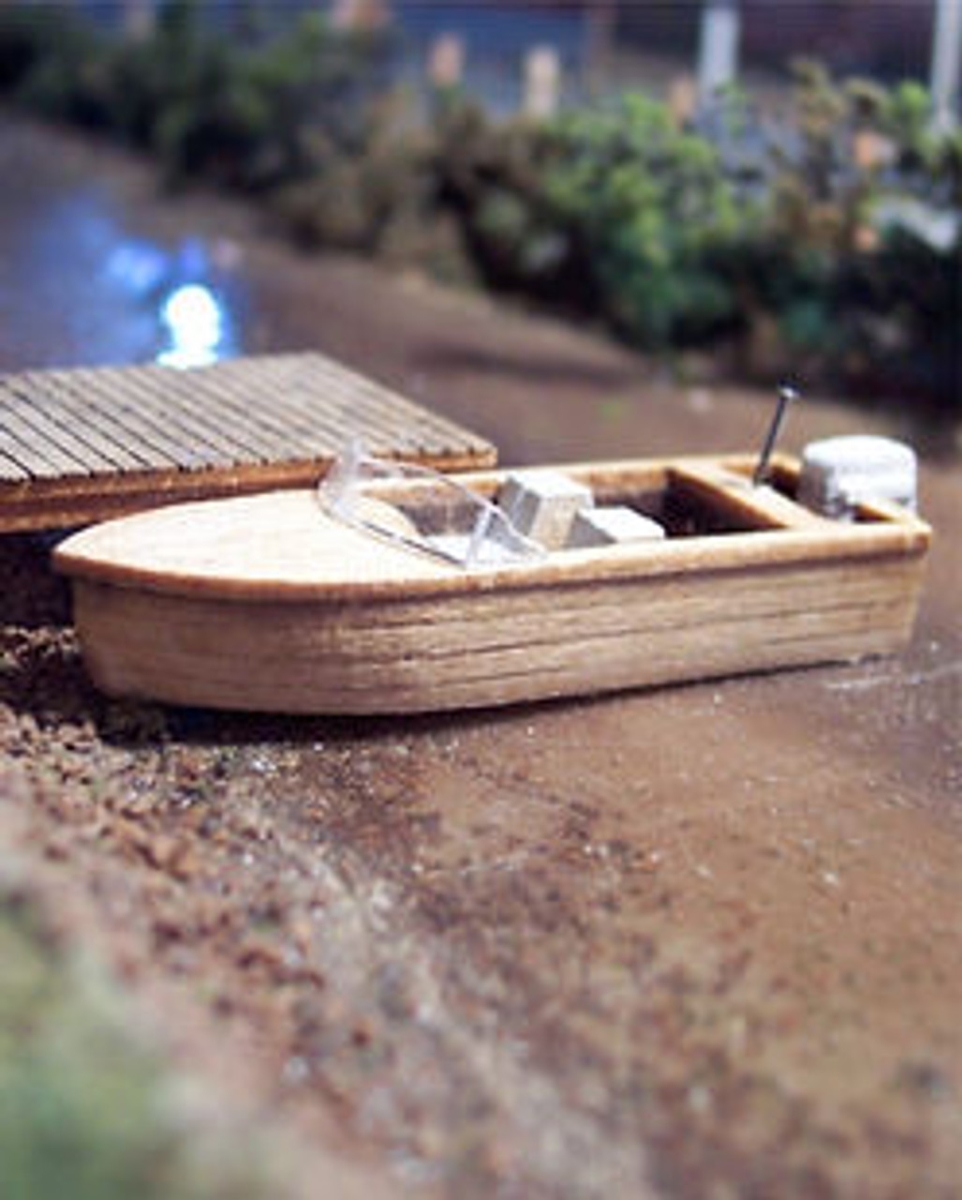 OMK1007 16 in. HO Scale Outboard
