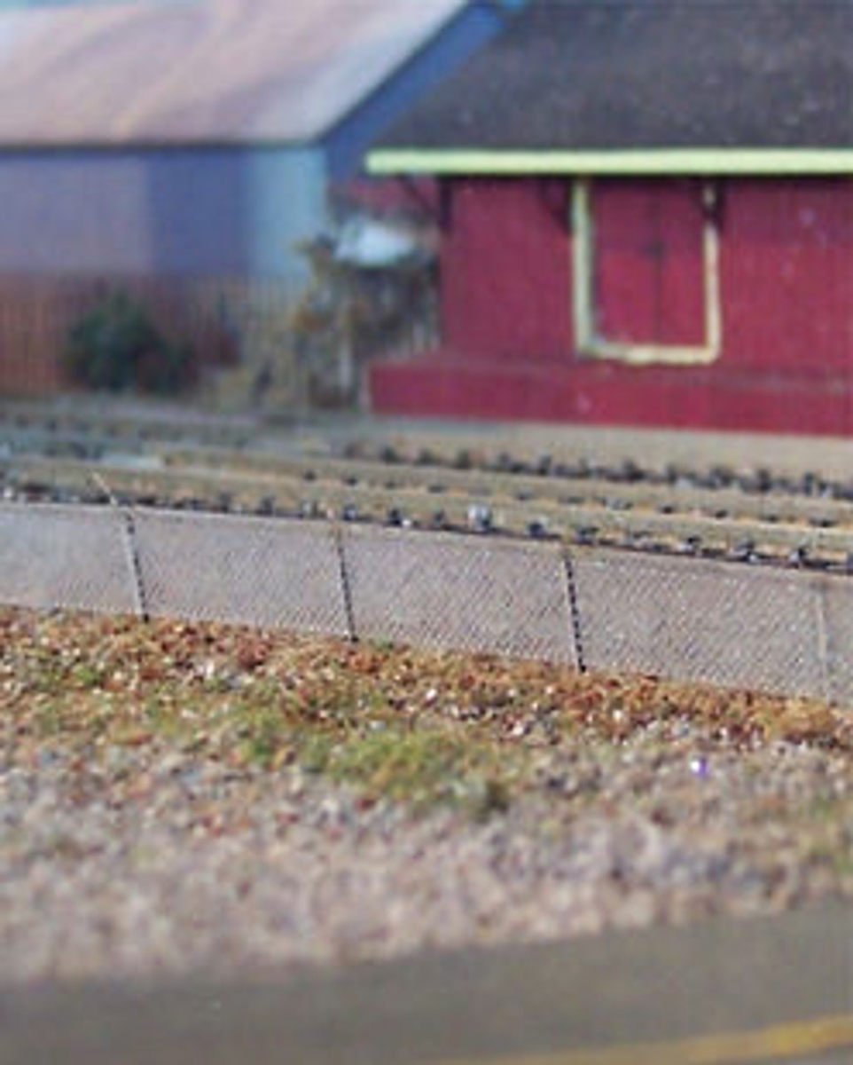 OMK1071 HO Scale Chain Link Fence Kit - 4 Section