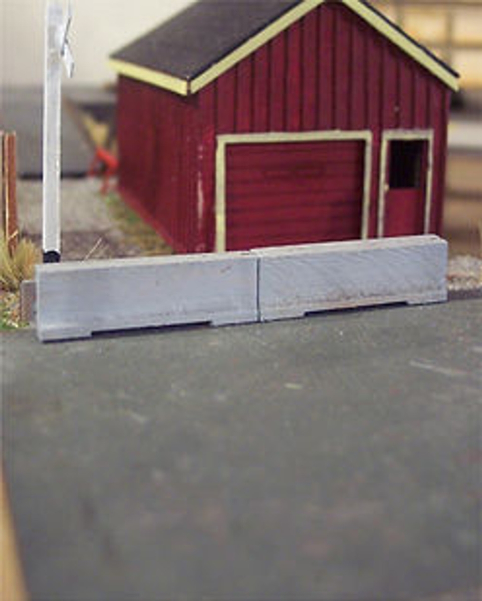 OMK1087 HO Scale Concrete Barriers - Pack of 16