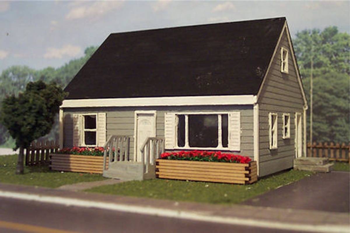 OMK1103 Ho Scale Four Bedroom Home MCH Building Footprint